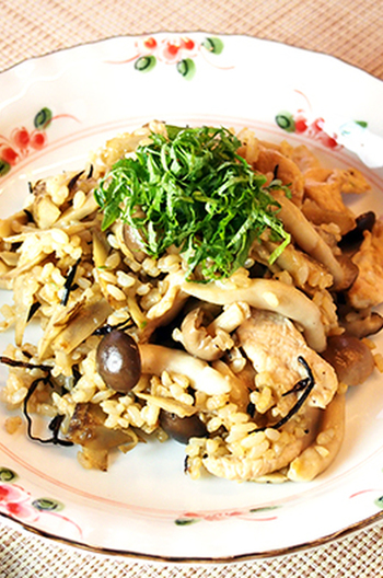 繊維たっぷり ごぼうとひじきの玄米炒飯