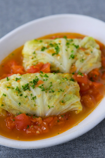 フレッシュトマトソースのロールキャベツ