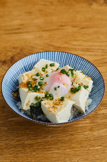 電子レンジで温玉豆腐丼