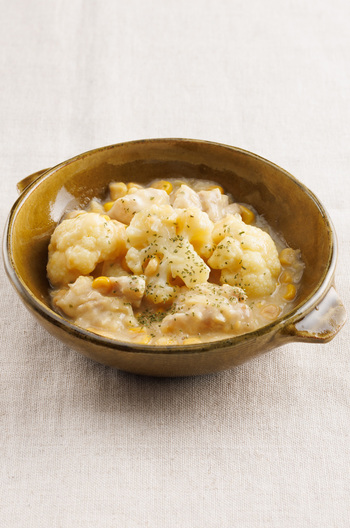 カリフラワーと鶏肉のクリームコーン煮