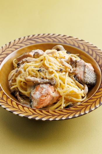 鮭ときのこの豆乳クリームパスタ