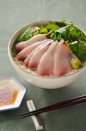 お刺身サラダ丼