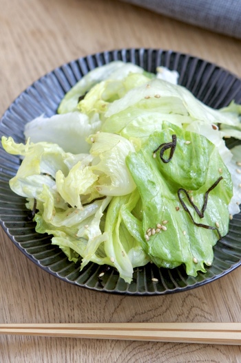 レタスと塩こんぶのサラダ