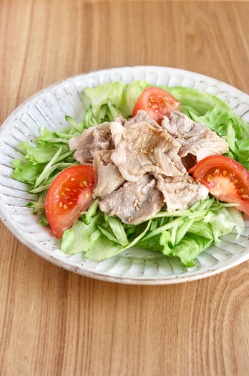 豚肉冷しゃぶのトマト添え