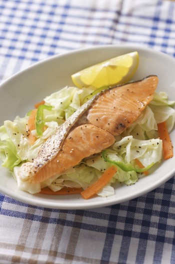 焼き鮭と野菜のレンジ蒸し