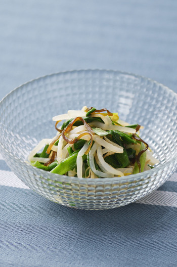 もやしとにらのからし昆布あえ