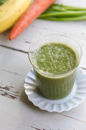 緑黄色野菜とバナナのジュース