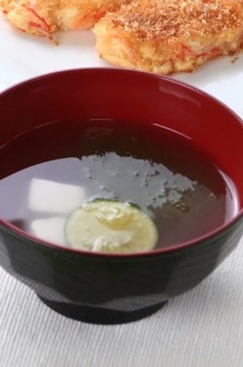 豆腐と削り昆布のすまし汁