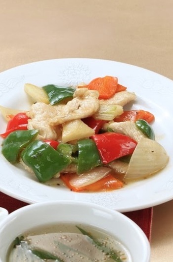 鶏と彩り野菜の黒酢炒め