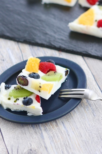 カラフルフルーツでヨーグルトバーク