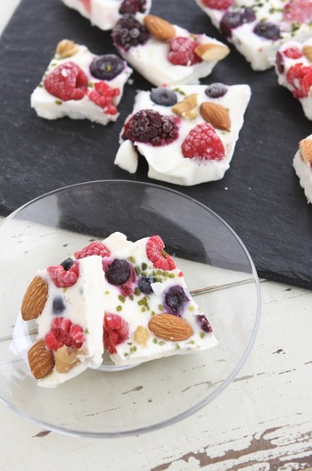 ベリーとナッツのヨーグルトバーク