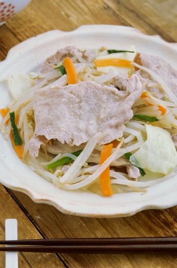 豚肉とカット野菜で中華風フライパン蒸し