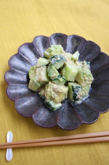 きゅうりとアボカドのごまマヨあえ