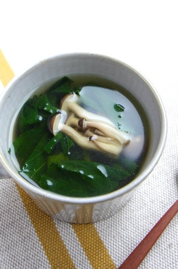 小松菜としめじのコンソメスープ