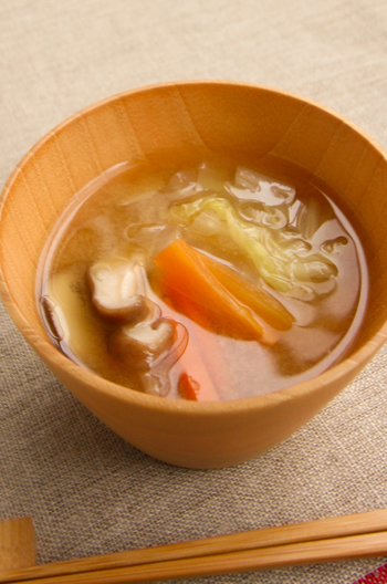 白菜とにんじんのみそ汁
