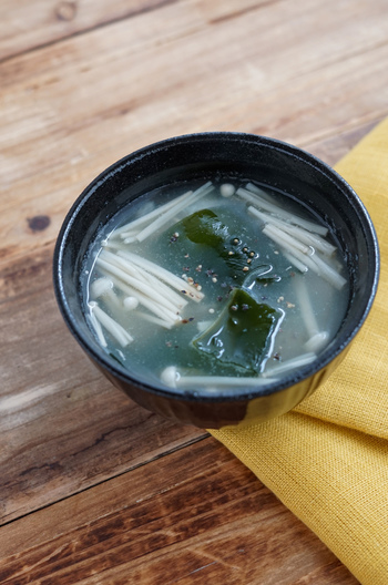 長いもとわかめの中華スープ