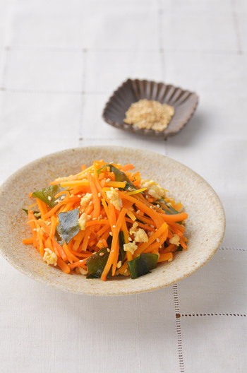 にんじんとわかめのおかずきんぴら