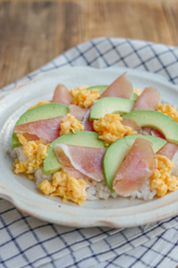 生ハムとアボカドの洋風ちらし寿司