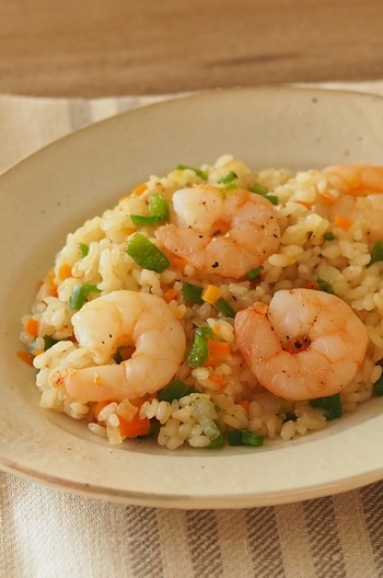 フライパンで簡単 パラパラえびピラフ