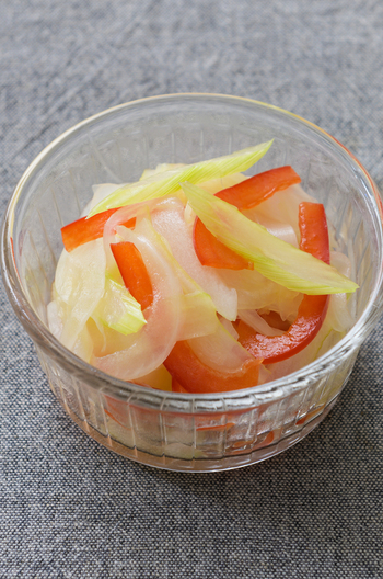 新玉ねぎとセロリのマリネ