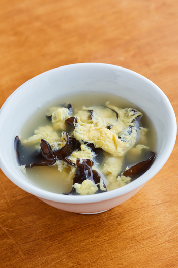 ふんわり卵ときくらげの中華スープ