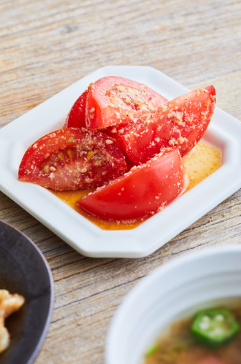 トマトのごまあえ