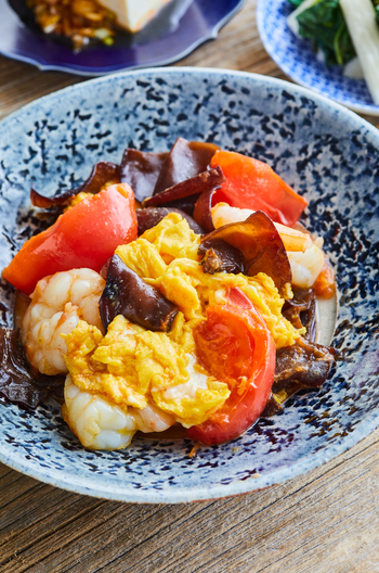 えびときくらげのトマたま炒め