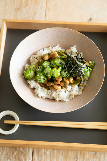 オクラとめかぶの納豆丼