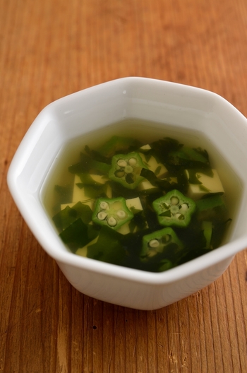 【離乳食・完了期】豆腐とオクラのわかめスープ