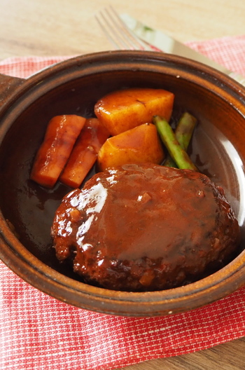 脂質を抑えた 煮込みハンバーグ