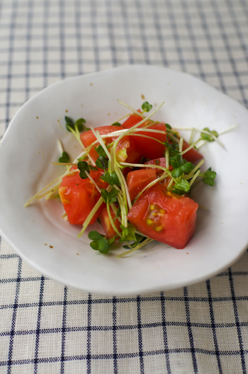 トマトと貝割れのさっぱりマリネ