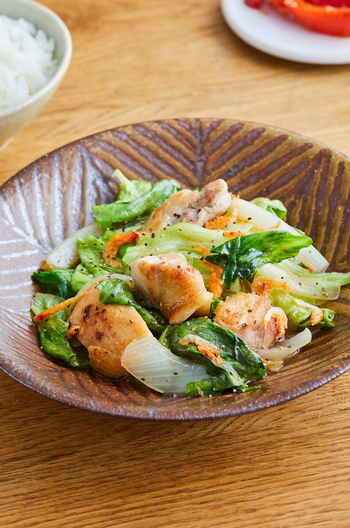 鶏肉とレタスの酢こしょう炒め