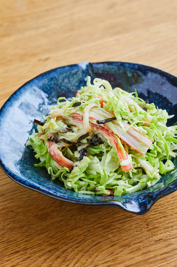 かに風味かまぼことキャベツのマヨあえ