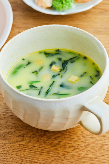 コーンスープの素に冷凍野菜をプラス お手軽スープ