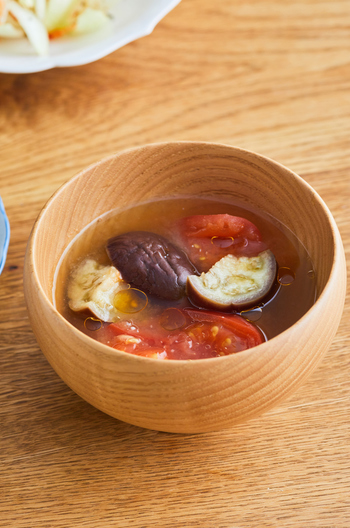 ごま油香る トマトとなすのみそ汁