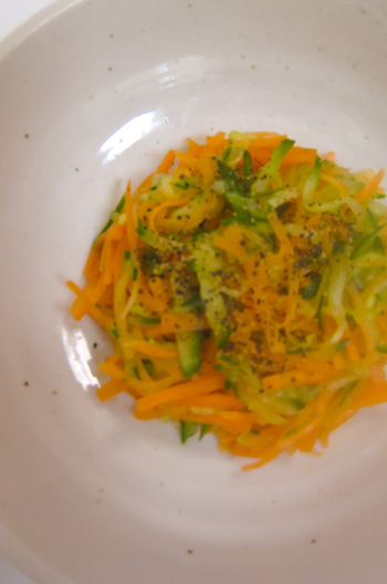 にんじんときゅうりの和え物