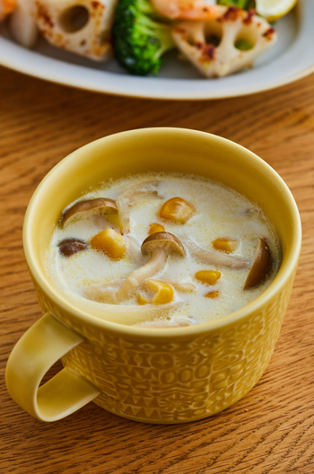玉ねぎとしめじのミルクコーンスープ