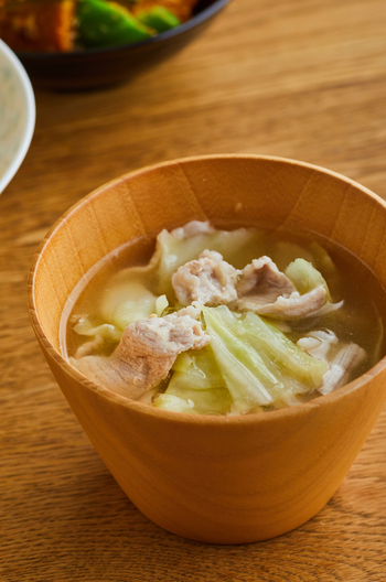 しょうが香る キャベツと豚肉のみそ汁