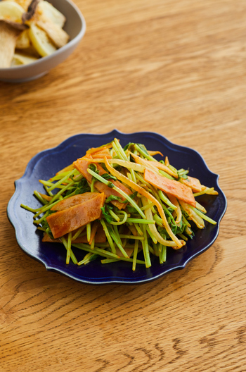 豆苗とハムのカレー炒め