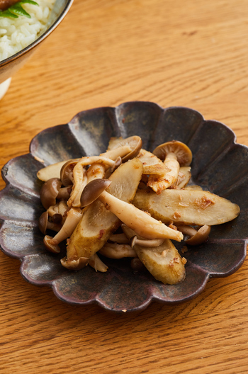 ごぼうとしめじのおかか煮