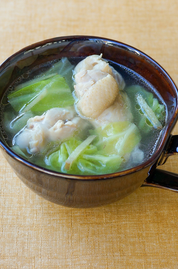 鶏手羽元とキャベツのうま塩スープ