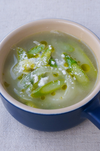アスパラと玉ねぎのヨーグルトスープ