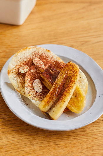 焼きバナナとぎょうざの皮のガレット風