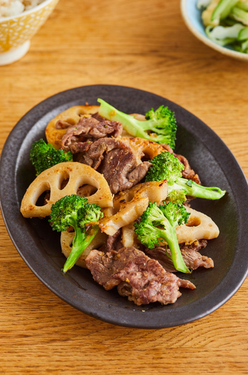 牛肉とれんこんのしょうが炒め