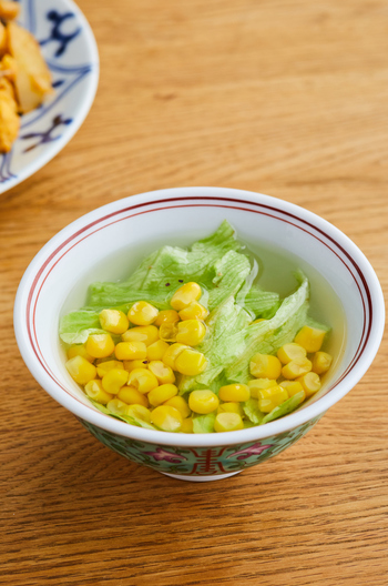 鍋いらず レタスとコーンの鶏がらスープ