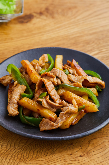 豚もも肉とじゃがいものチンジャオロース