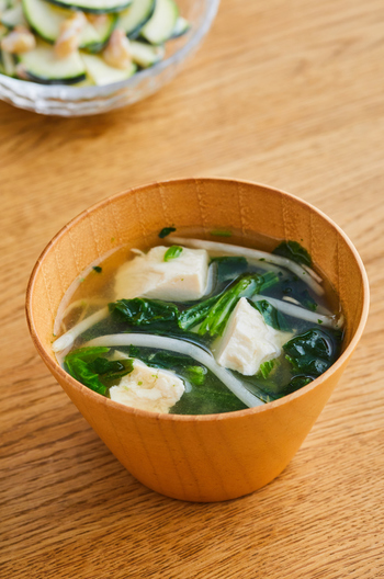 ちぎり豆腐とほうれん草のみそ汁