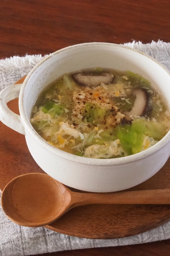 キャベツとしいたけのふんわり卵スープ