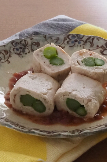 ささみのアスパラ巻き 梅肉ソース