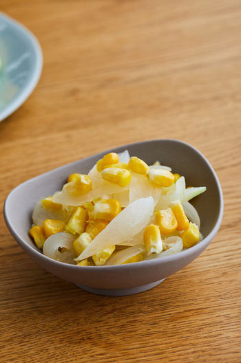 電子レンジで とうもろこしと玉ねぎのさっぱりあえ